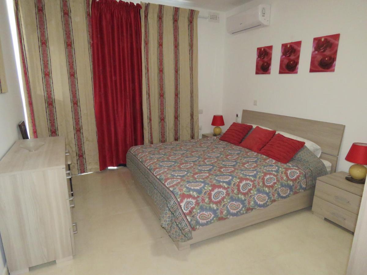 Aquamarine Sea Front Apartments - Second Floor Marsaskala Bagian luar foto